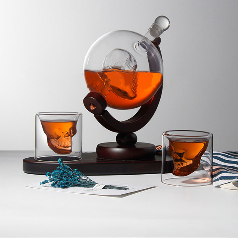 الجمجمة غلوب ويسكي الدورق مجمو - مراجعة Decanter Globe Set وسعره